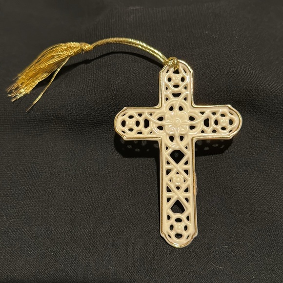 Vintage, Retired, Collectible Lenox China 2001 Pierced Cross Ornament - Picture 4 of 7
